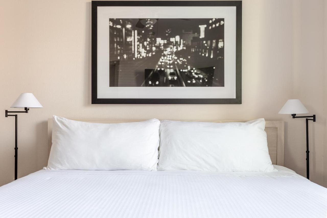 Kasa Field-medical District Apartahotel 4*
