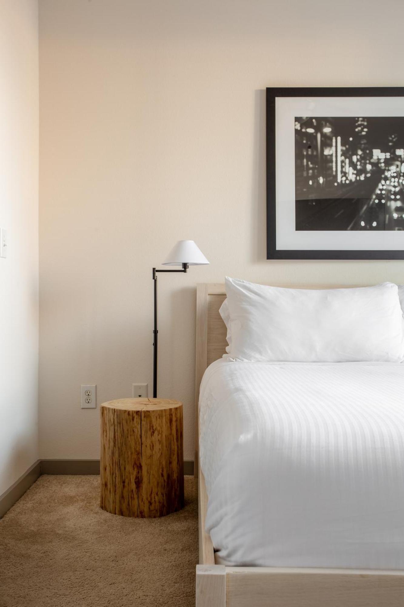 Kasa Field-medical District Apartahotel 4*